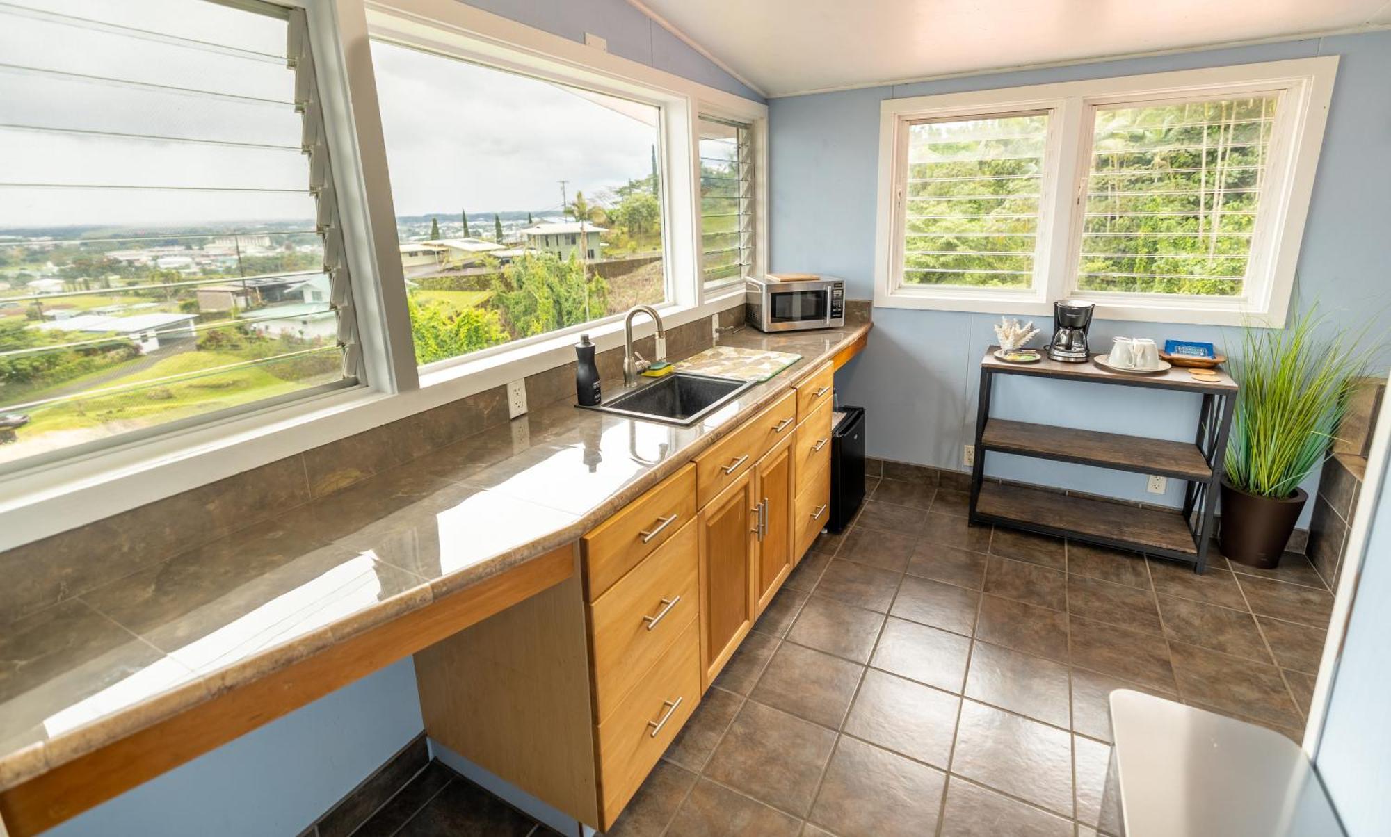 Hilltop Legacy Vacation Rental Hilo Room photo