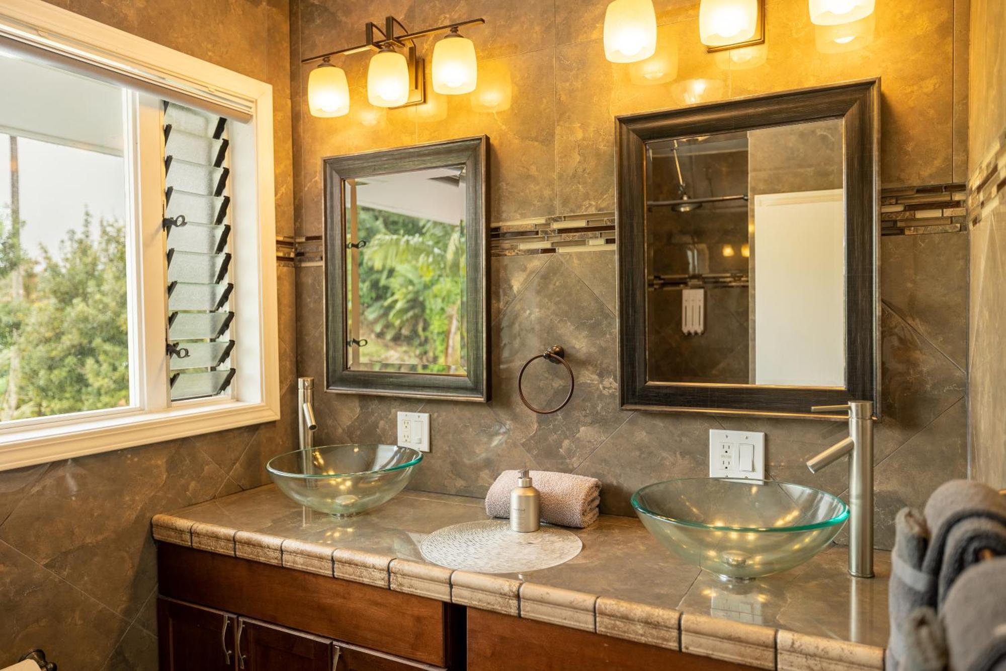 Hilltop Legacy Vacation Rental Hilo Room photo