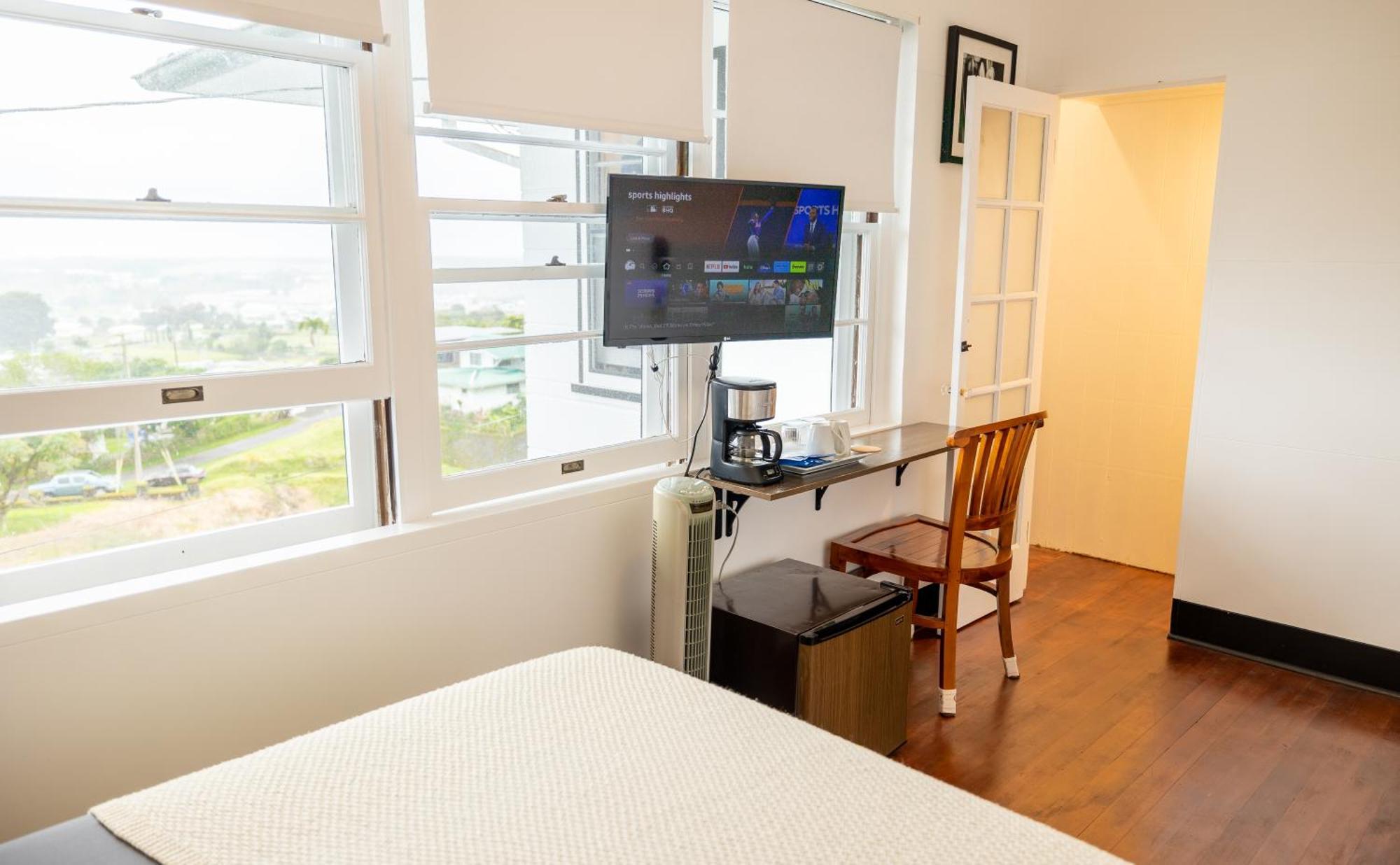 Hilltop Legacy Vacation Rental Hilo Room photo